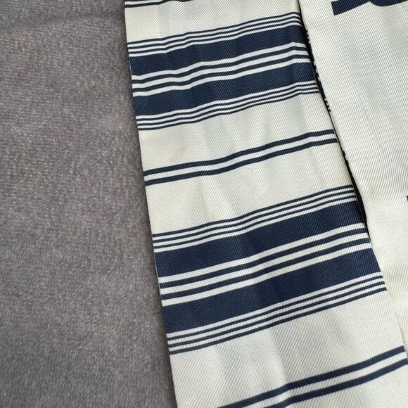 Christian Dior Blue Silk Twill Flowers D-Millefiori Mitzah Scarf - Picture 8 of 8